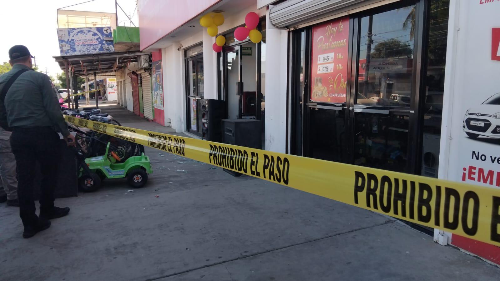 $!Armados y con chalecos tácticos intentan asaltar casa de empeño en Culiacán