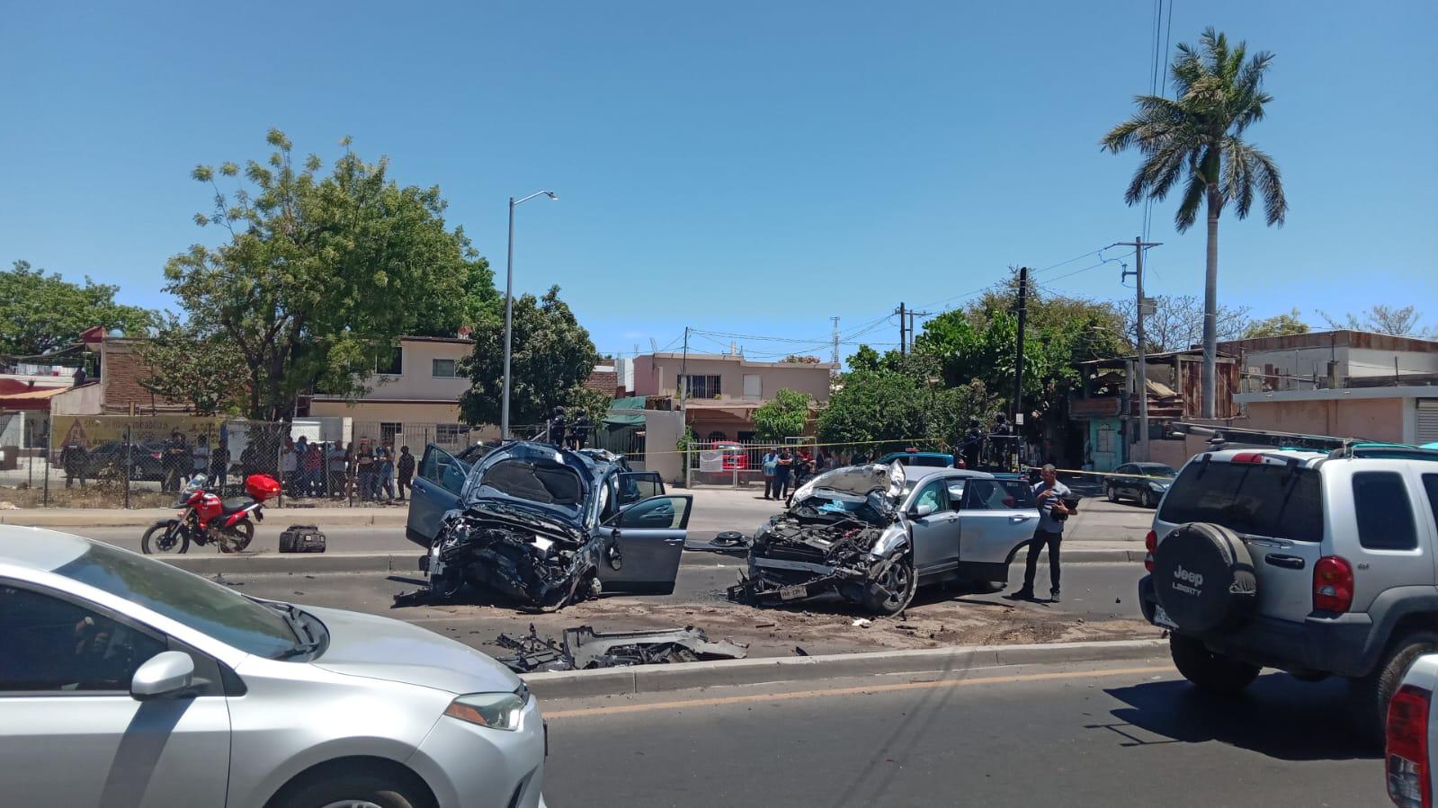 $!Se brinca carril por alta velocidad y embiste tres vehículos: mata a motociclista