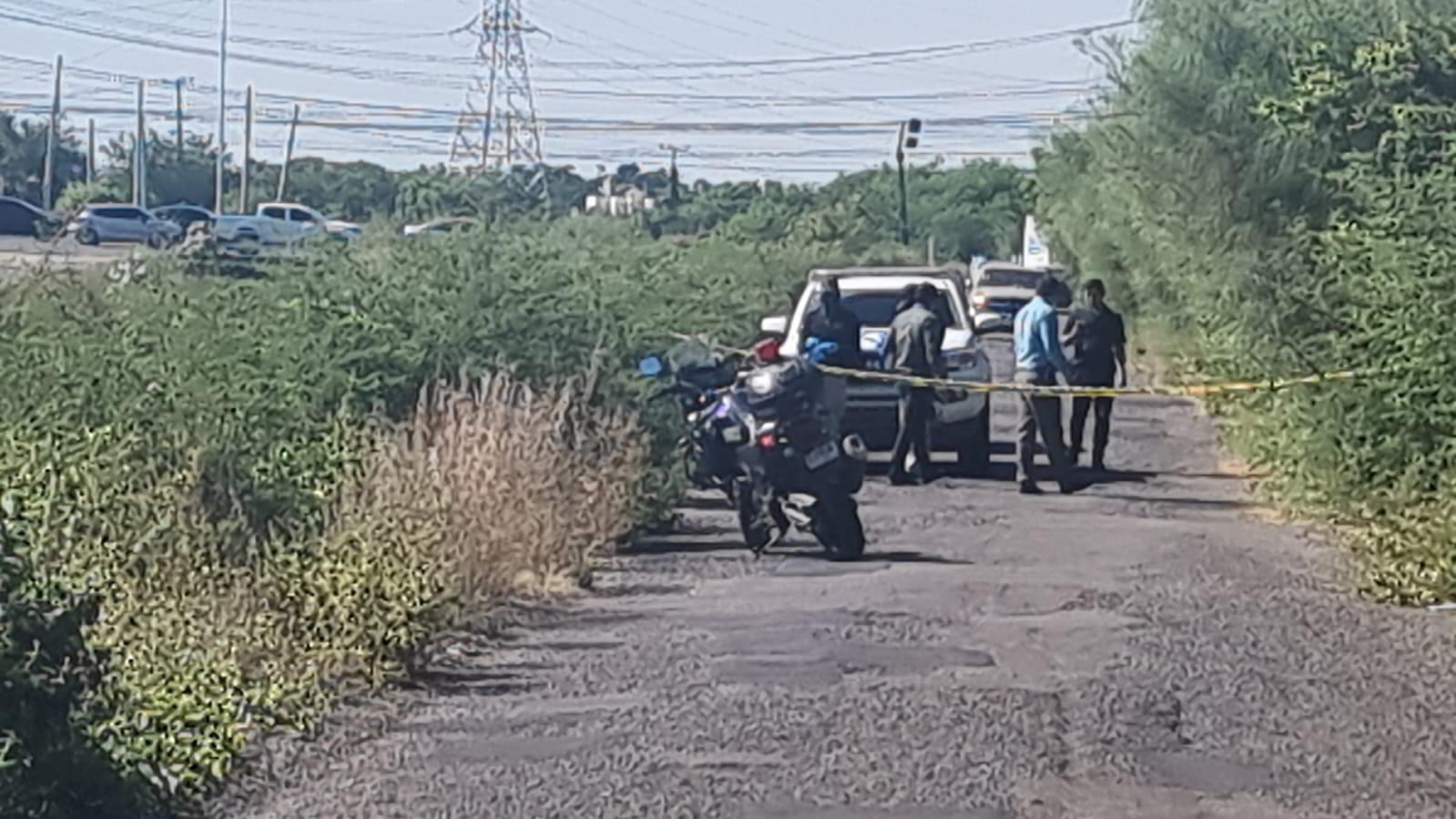 $!Hallan cuerpo de hombre flotando en el Canal Siete de Culiacán