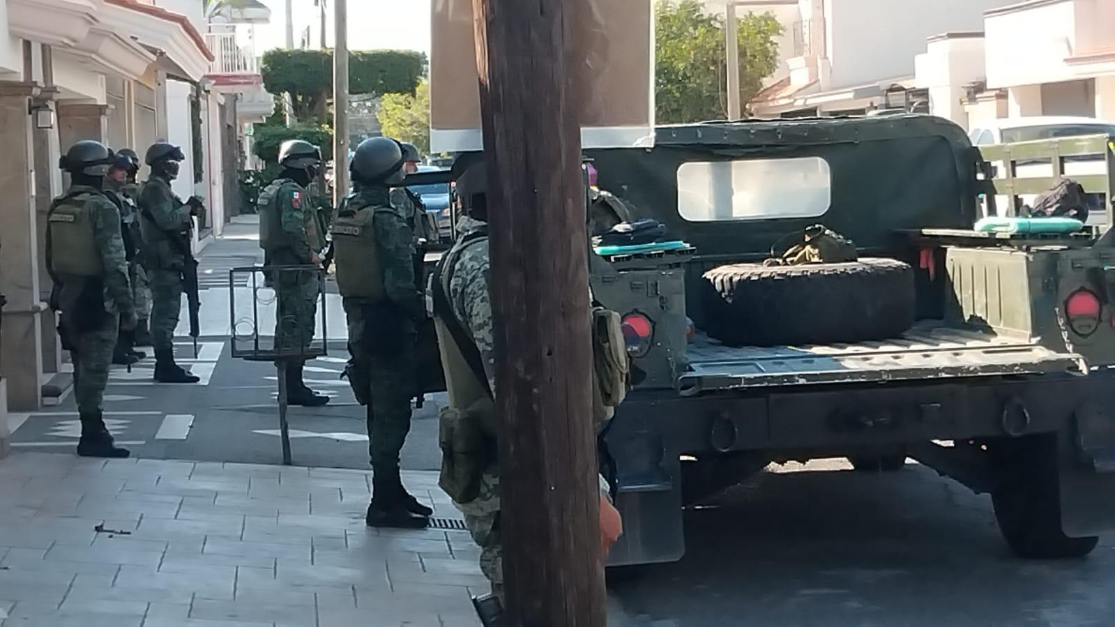 $!Detienen a 4 civiles y aseguran armas y vehículos blindados en Culiacán: SSPC