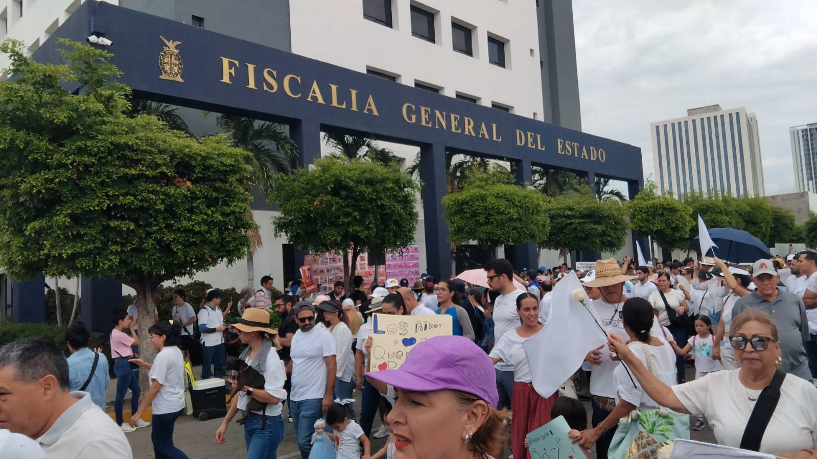 $!Marchan en Culiacán para recuperar sus calles y exigir la paz para Sinaloa