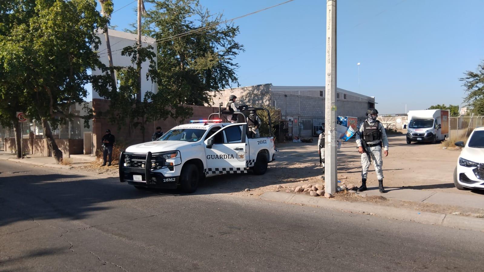 $!Ataque armado contra conductor en Villas del Río, en Culiacán, provoca movilización militar