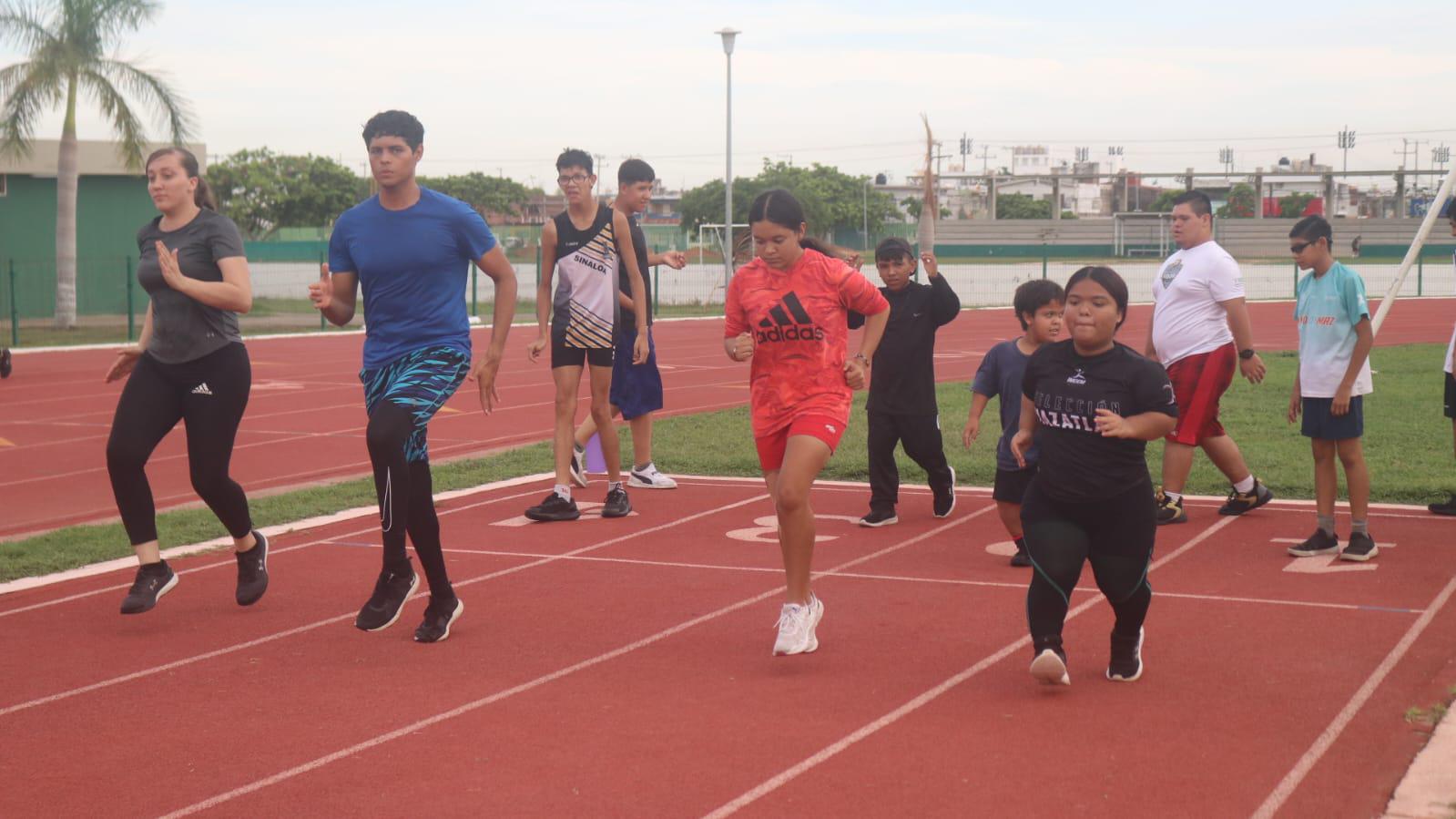 $!Aprietan mazatlecos preparación de cara al estatal de Paranacionales Conade