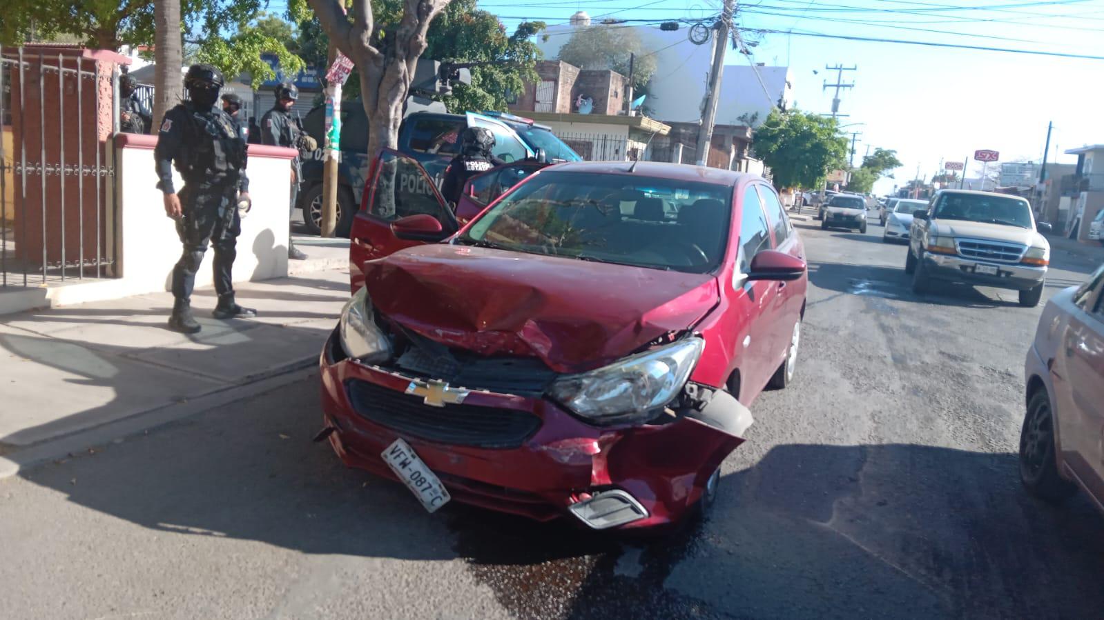 $!Involucra accidente a una patrulla de la Policía Estatal en la colonia Libertad