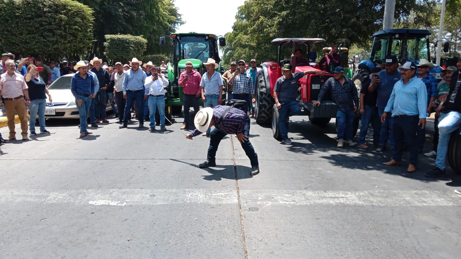 $!Productores agrícolas de Sinaloa hacen oír sus reclamos en Culiacán