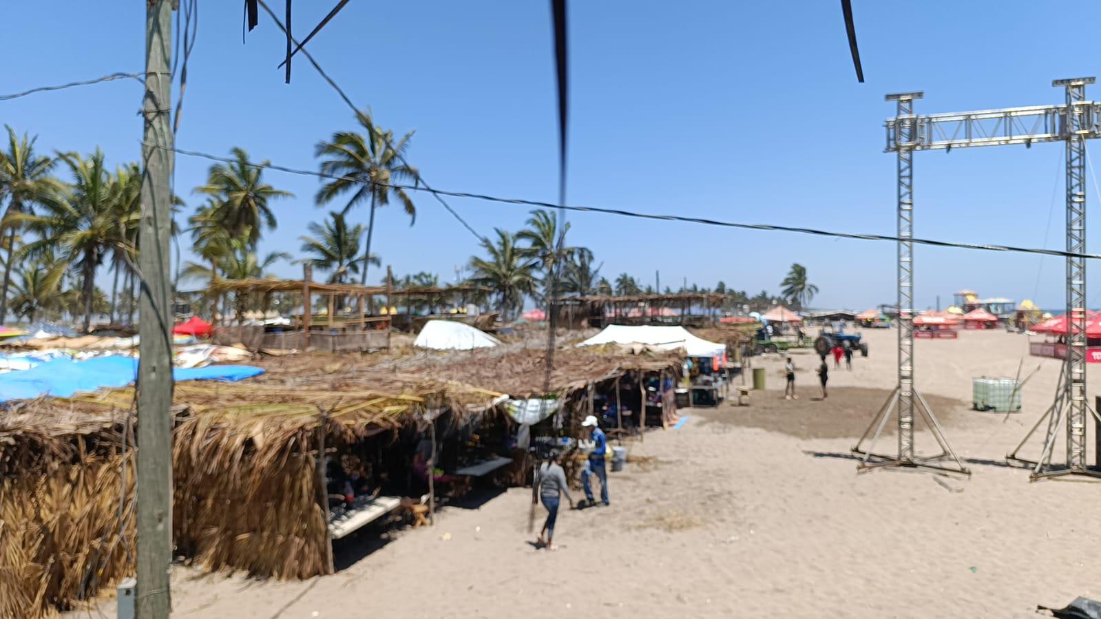 $!Familias de Escuinapa cumplen con el ritual y se mudan a las playas de Las Cabras