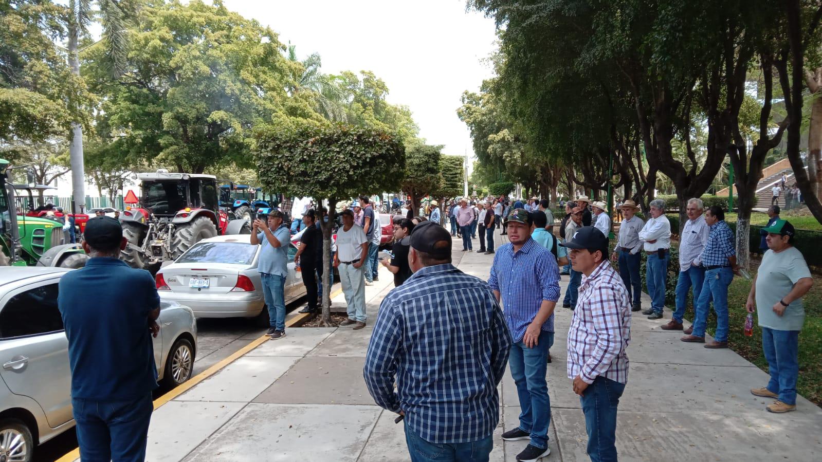 $!Productores agrícolas de Sinaloa hacen oír sus reclamos en Culiacán