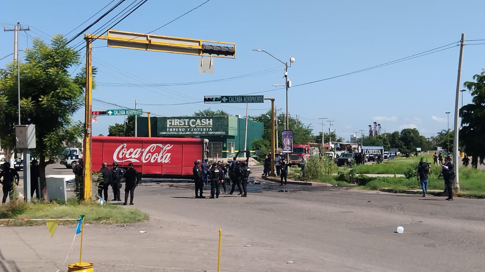 $!Seguridad Pública de Sinaloa informa que ya retiraron vehículos incendiados en Culiacán