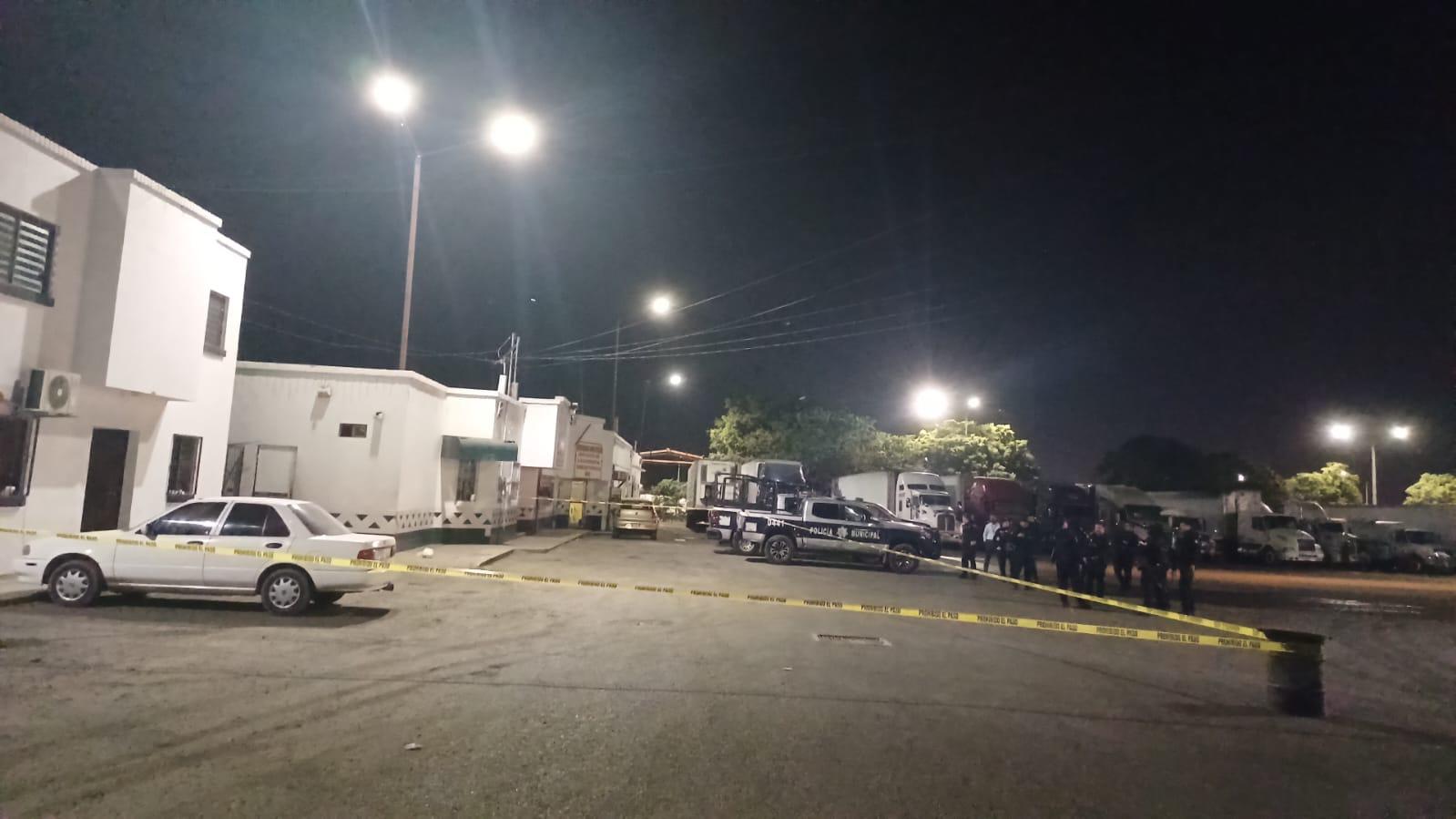 $!Asesinan a balazos a joven afuera de oficinas al sur de Culiacán