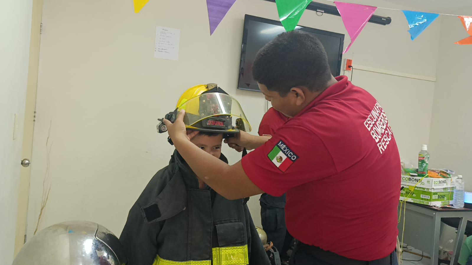 $!Una vocación desde niño le otorga a Cecilio Alberto, de Escuinapa, un reconocimiento nacional