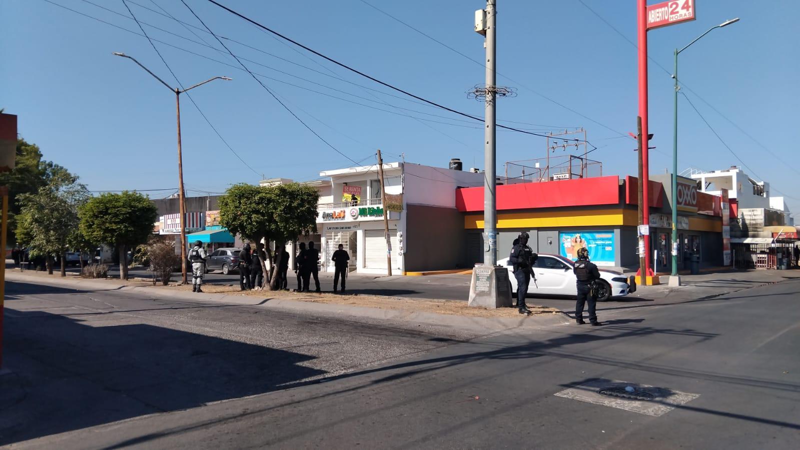 $!Fuerzas federales catean un local de Terranova, en Culiacán