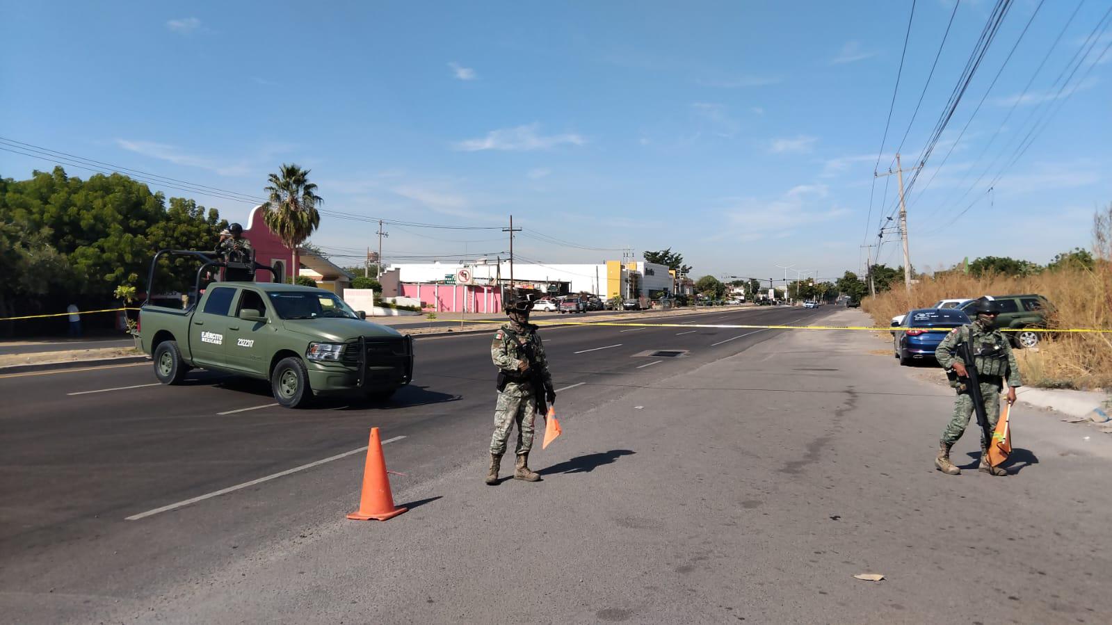 $!Enfrentamiento armado entre civiles y militares en Alturas del Sur deja un carro baleado y otro volcado