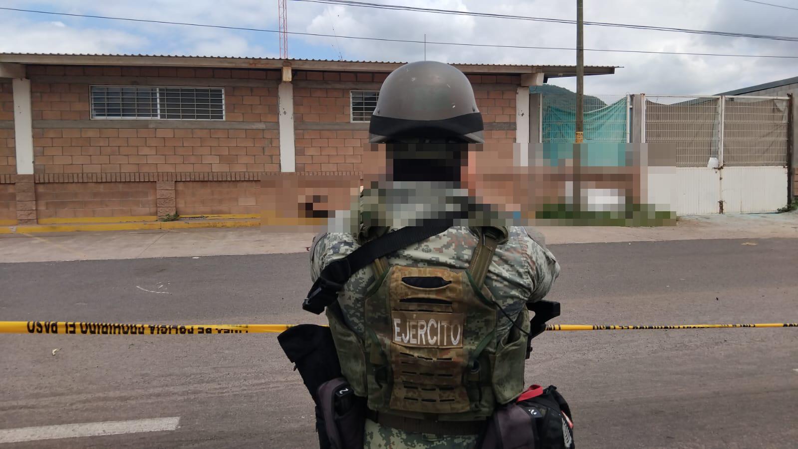 $!Hallan a 5 hombres asesinados, con los ojos encintados y con sombreros, al sur de Culiacán