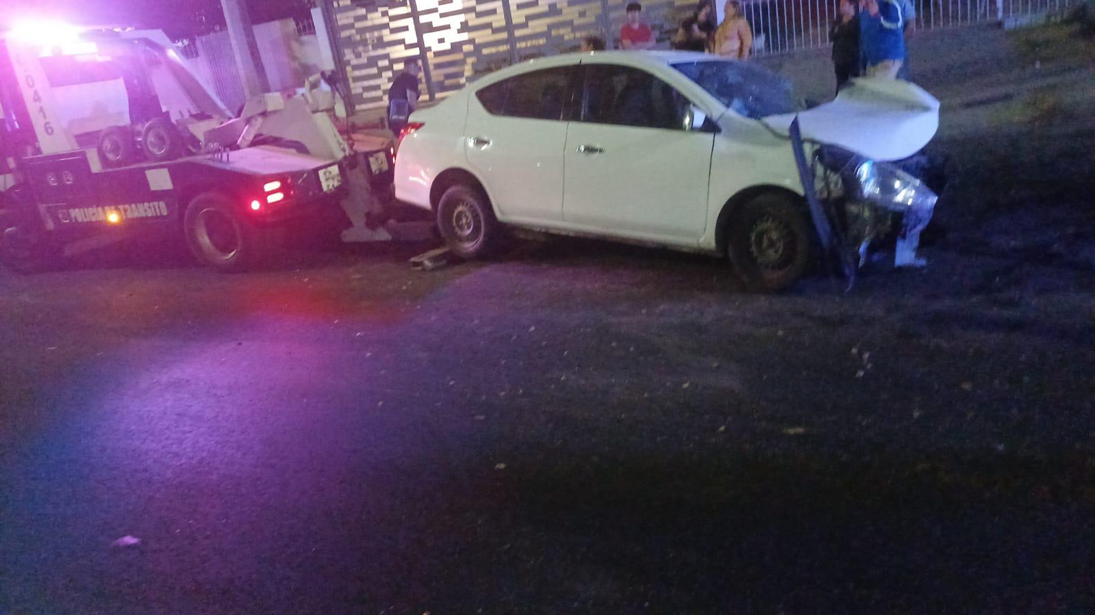 $!Choque deja un lesionado en la colonia Miguel Hidalgo, en Culiacán