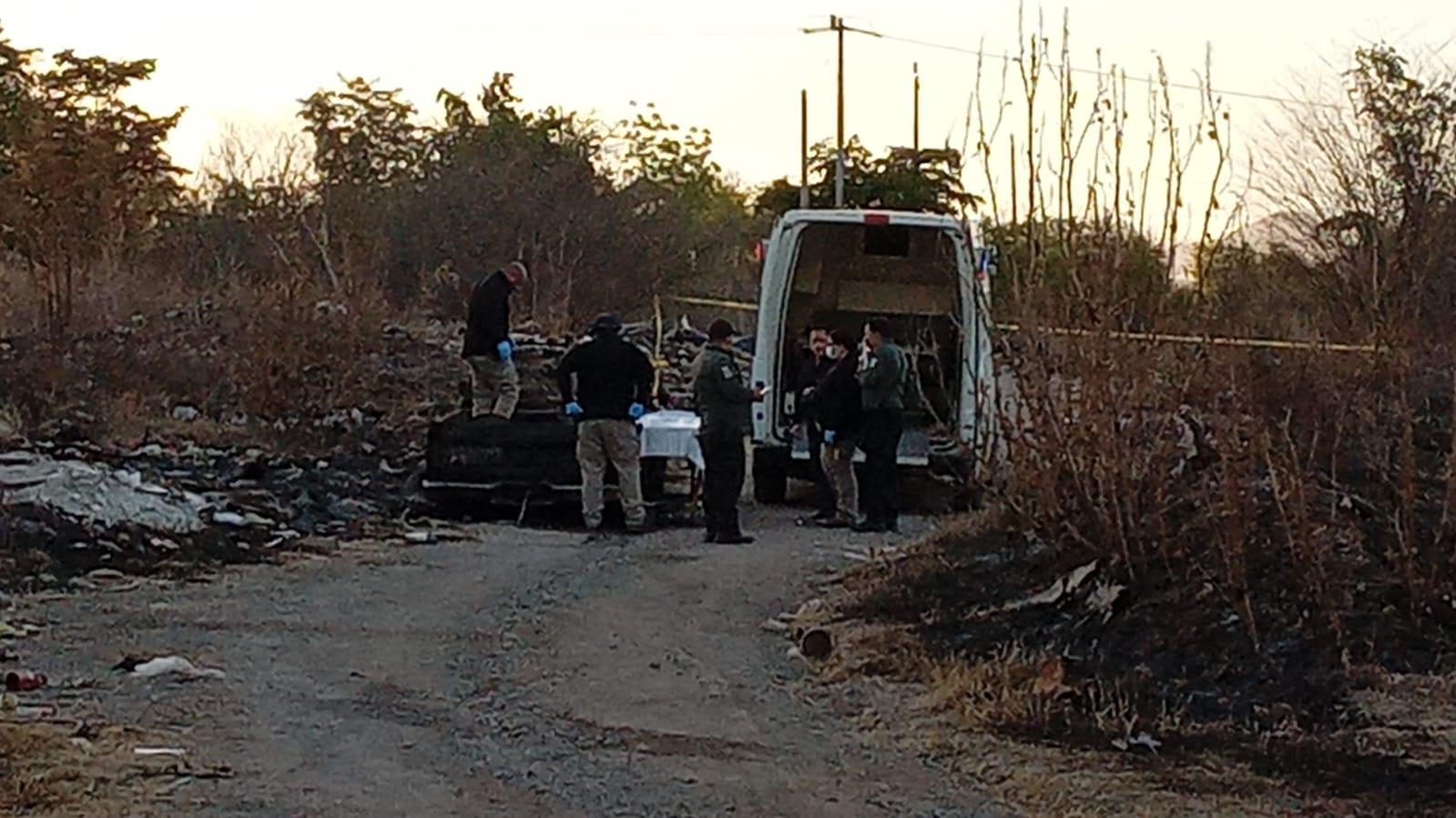 $!Localizan a un hombre carbonizado dentro de un vehículo quemado en Culiacán