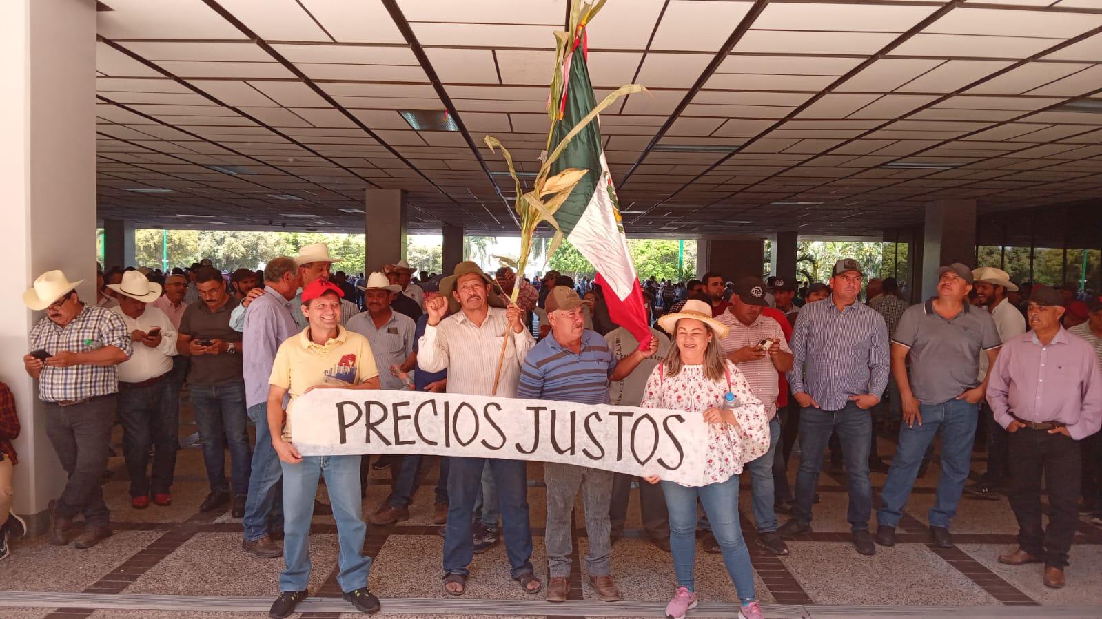 $!Productores agrícolas de Sinaloa hacen oír sus reclamos en Culiacán