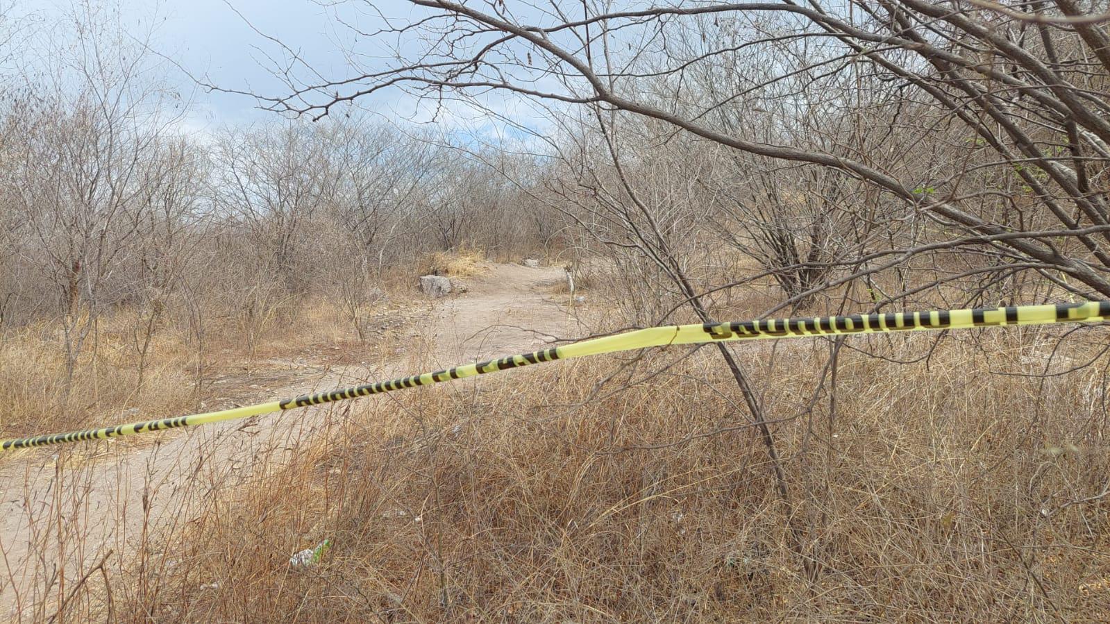 $!Hallan dos cuerpos en una zona enmontada en Culiacán