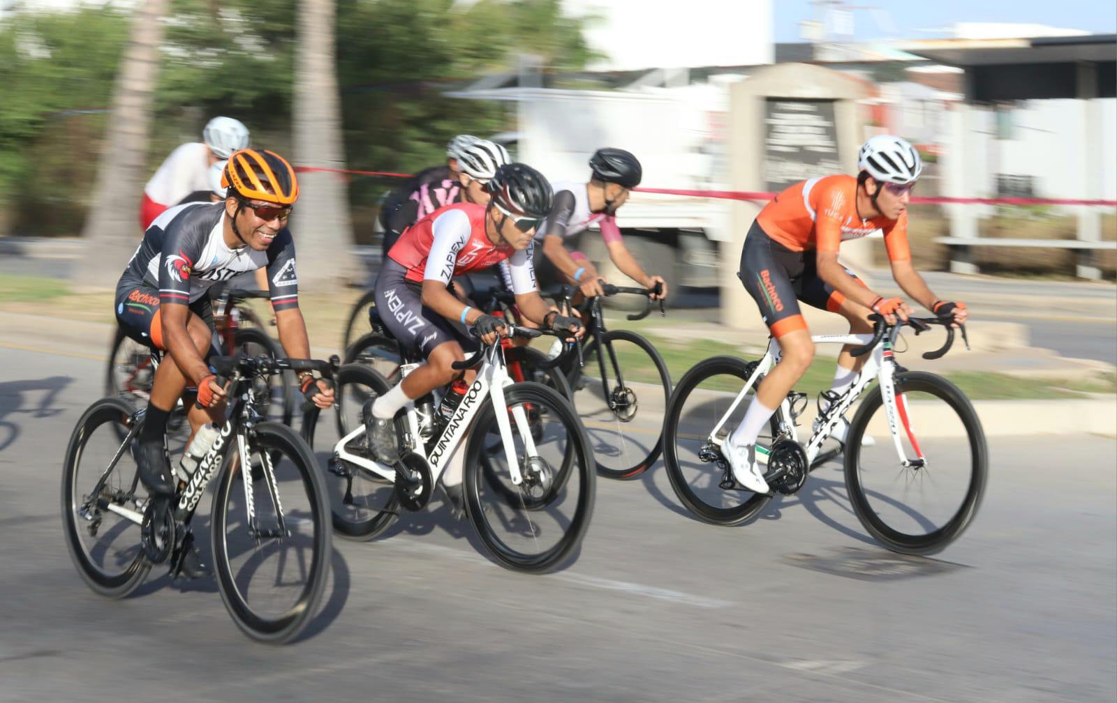 $!Pedalistas mazatlecos se adueñan de Copa Ciclotour