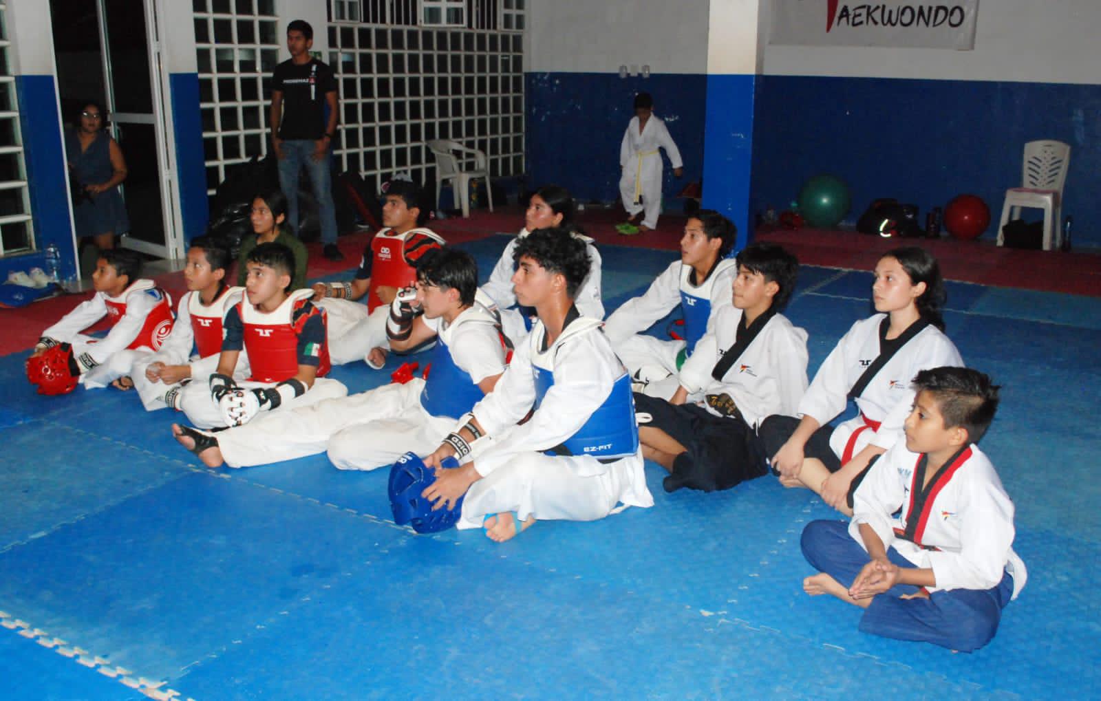 $!Entrega Imdem material a la escuela Ortega’s TKD, ubicada en Lomas del Ébano