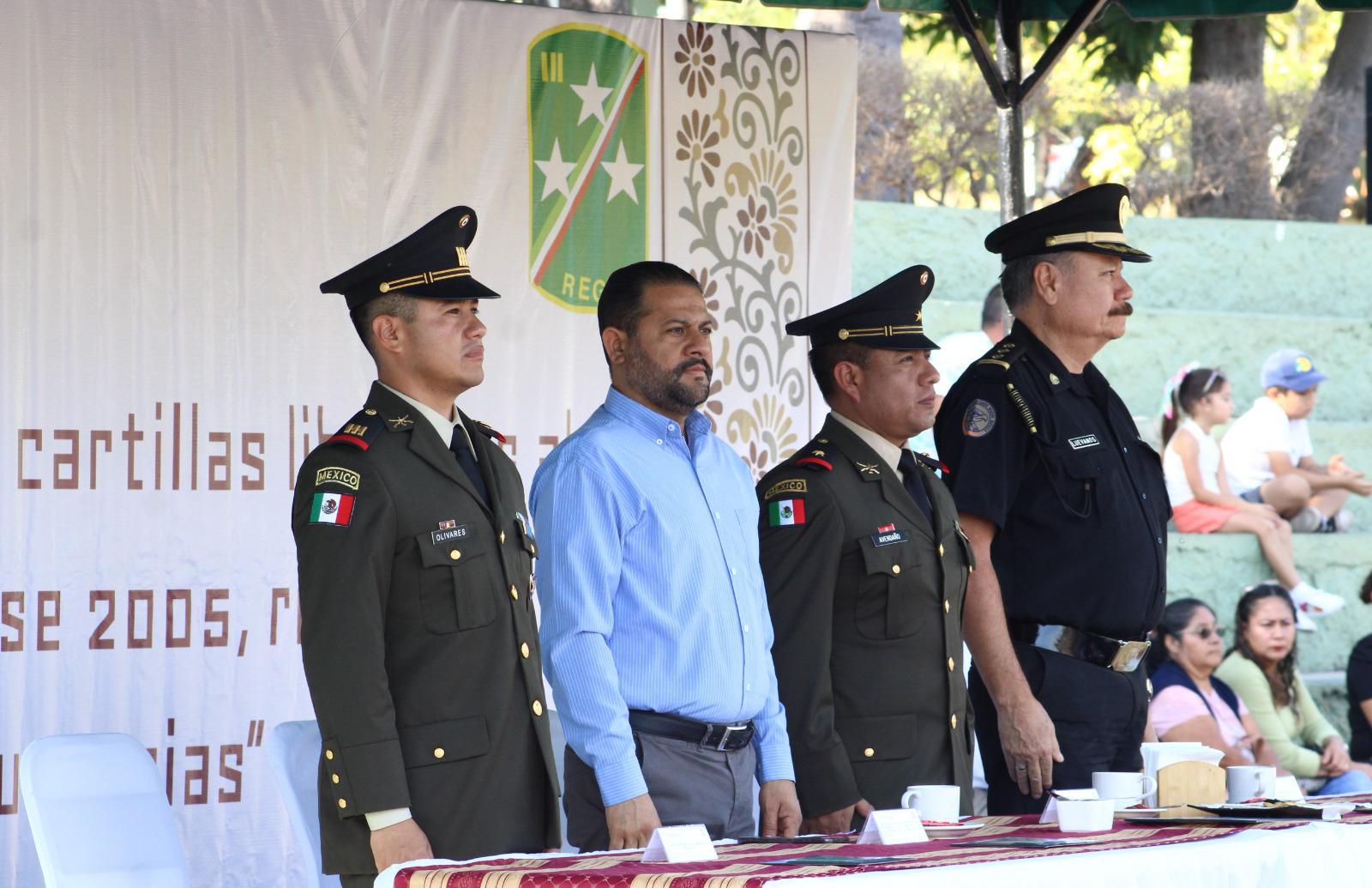 $!Entregan cartillas liberadas de jóvenes del Servicio Militar Nacional, en Mazatlán