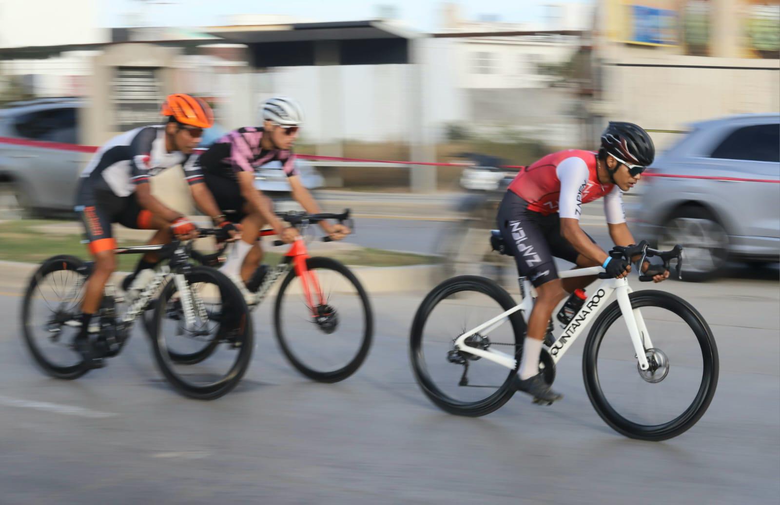 $!Pedalistas mazatlecos se adueñan de Copa Ciclotour