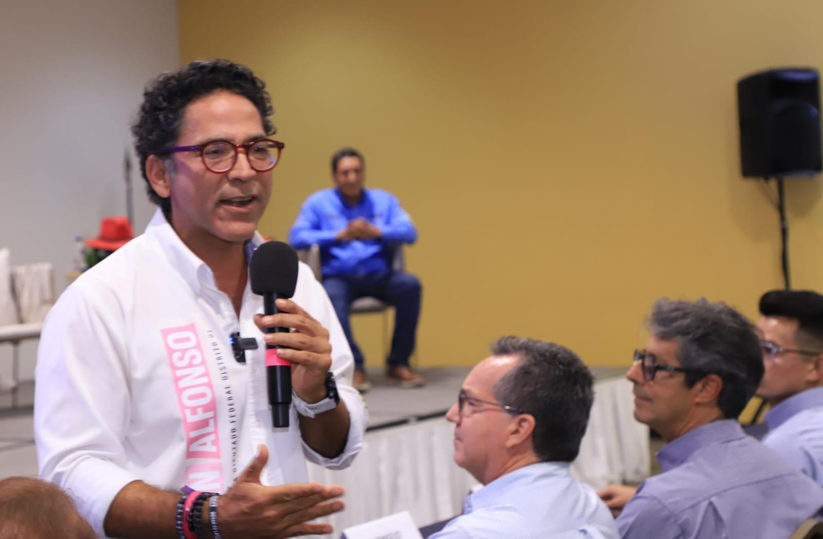 $!Candidatos de la coalición Fuerza y Corazón por México presentan propuestas ante empresarios en Mazatlán