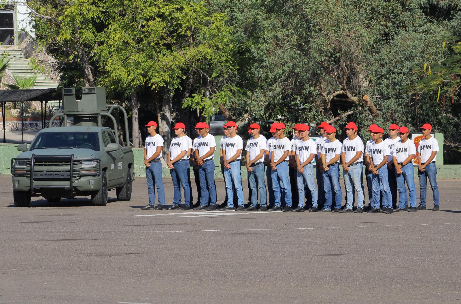 $!Entregan cartillas liberadas de jóvenes del Servicio Militar Nacional, en Mazatlán