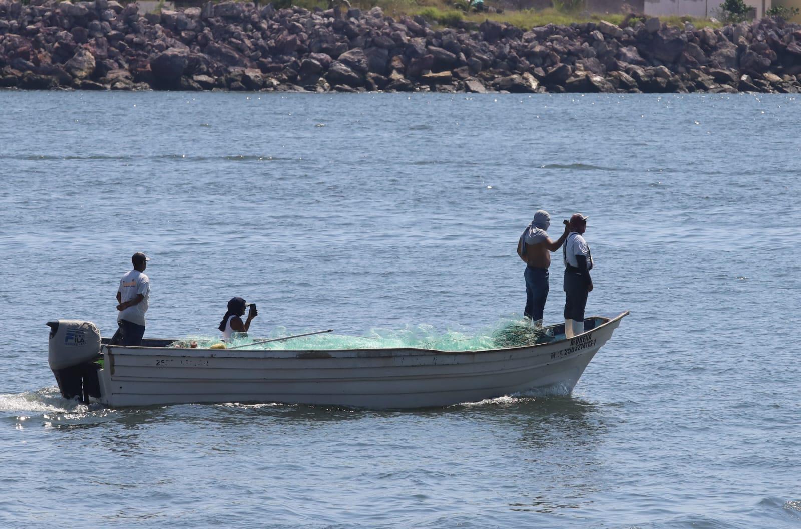 $!Salen ya algunas embarcaciones camaroneras vía lastre previo al inicio de capturas en altamar