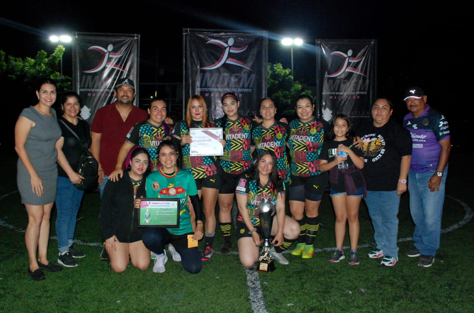 $!Se corona Amigas del Campeón, en el Torneo Mamis Fut de la Esmeralda