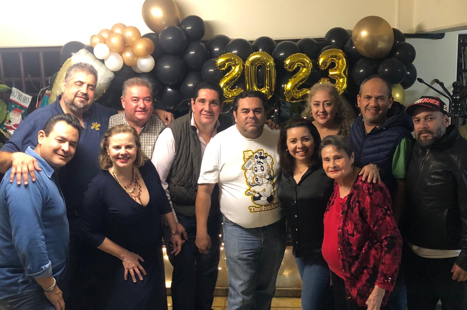 $!Hussein Chahín, Alex Palomares, Grisel Castaños, Carlos Torres, Gumaro Tovar, Damián Zazueta, Briceida Luna, la anfitriona Mercedes Montoya, Ana Alarid, Huberto Perez y Arturo Márquez.