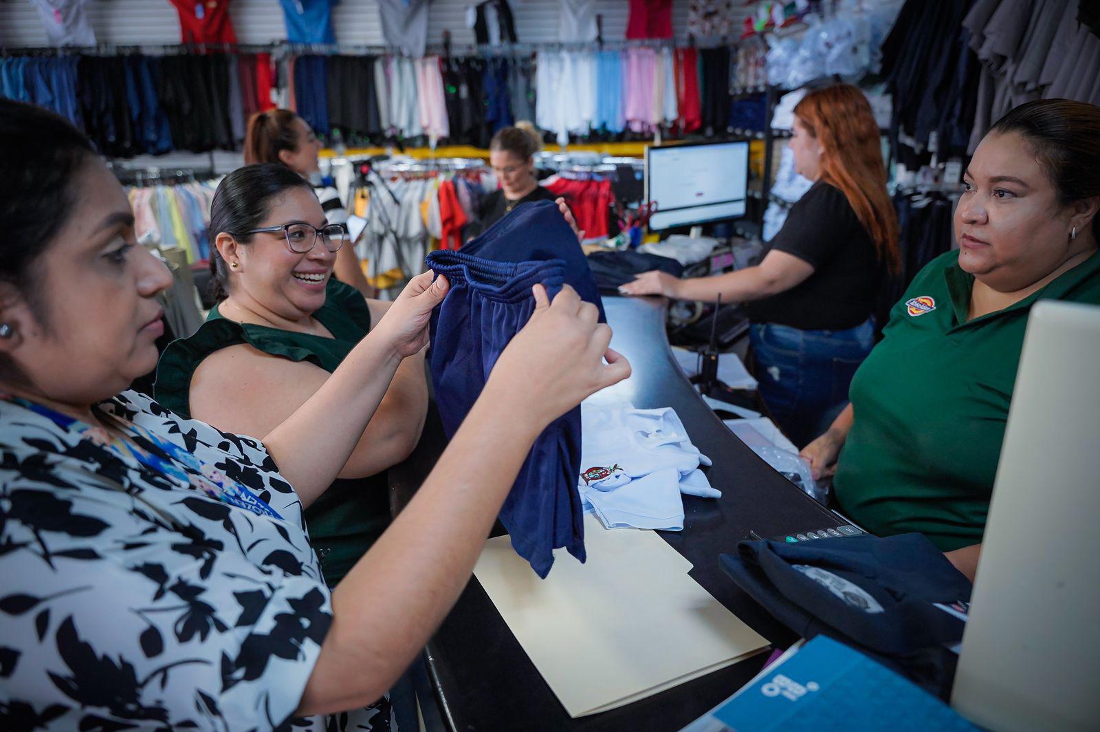 $!Inicia en todo Sinaloa el canje de uniformes y útiles escolares gratuitos