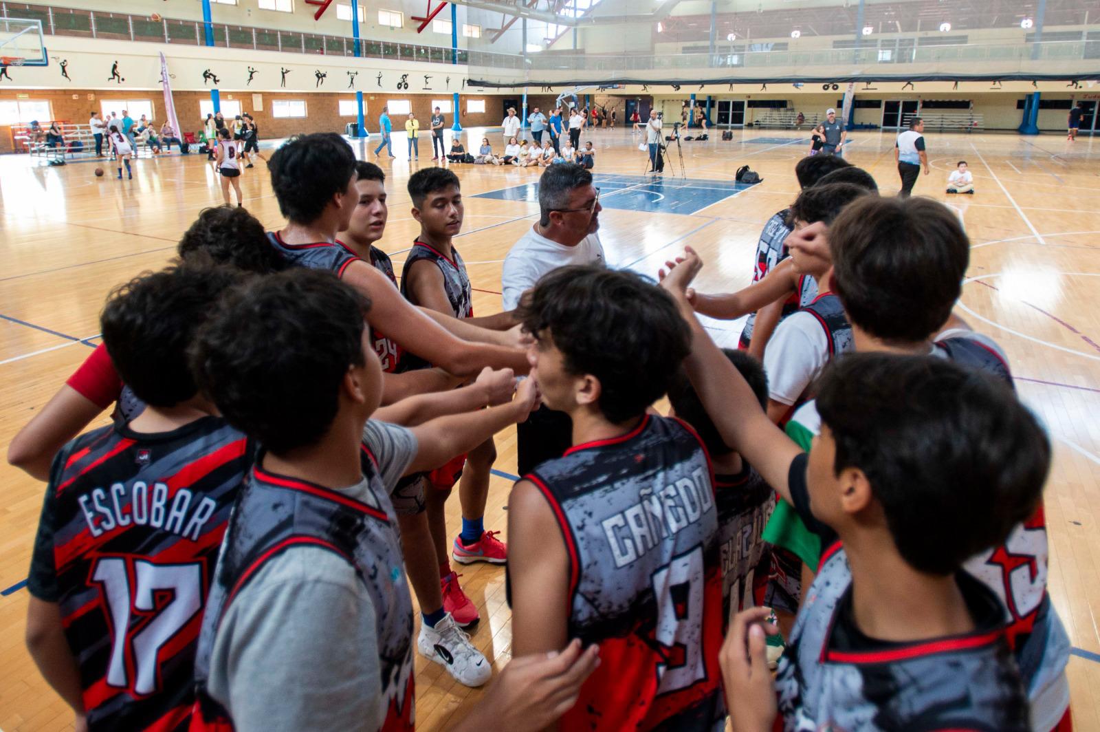 $!Culiacán y Ahome, dominan Estatal de Basquetbol U14