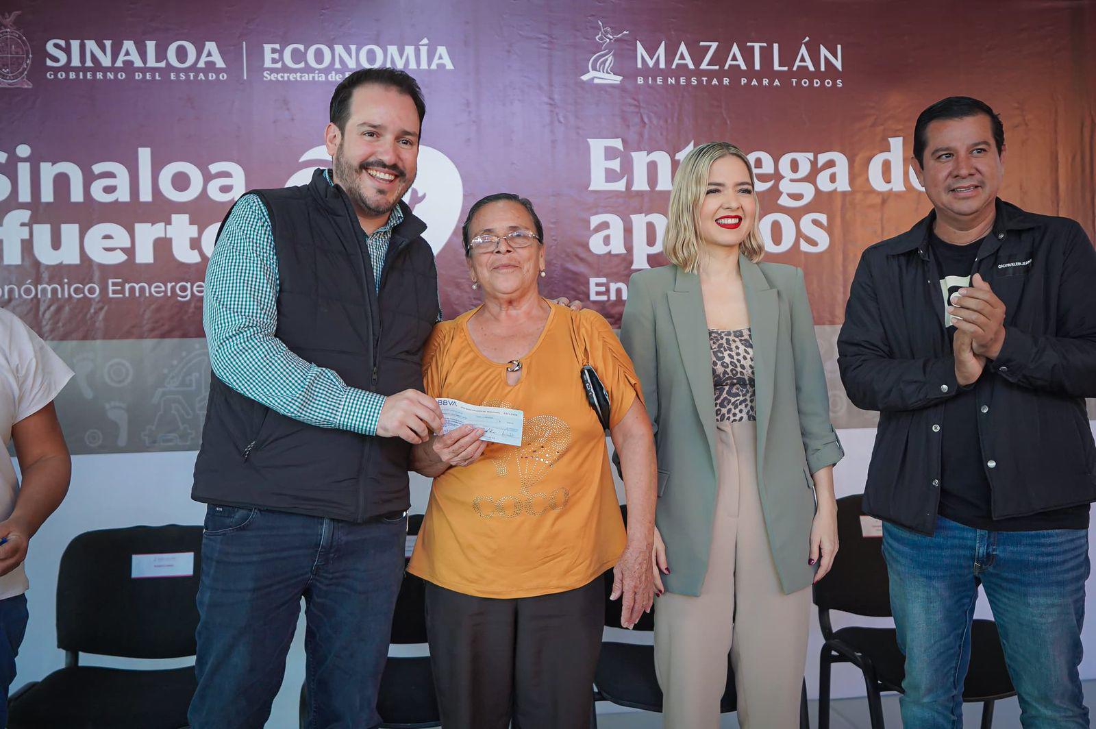 $!Entregan apoyos directos a comerciantes y microempresarios de comunidades de Mazatlán