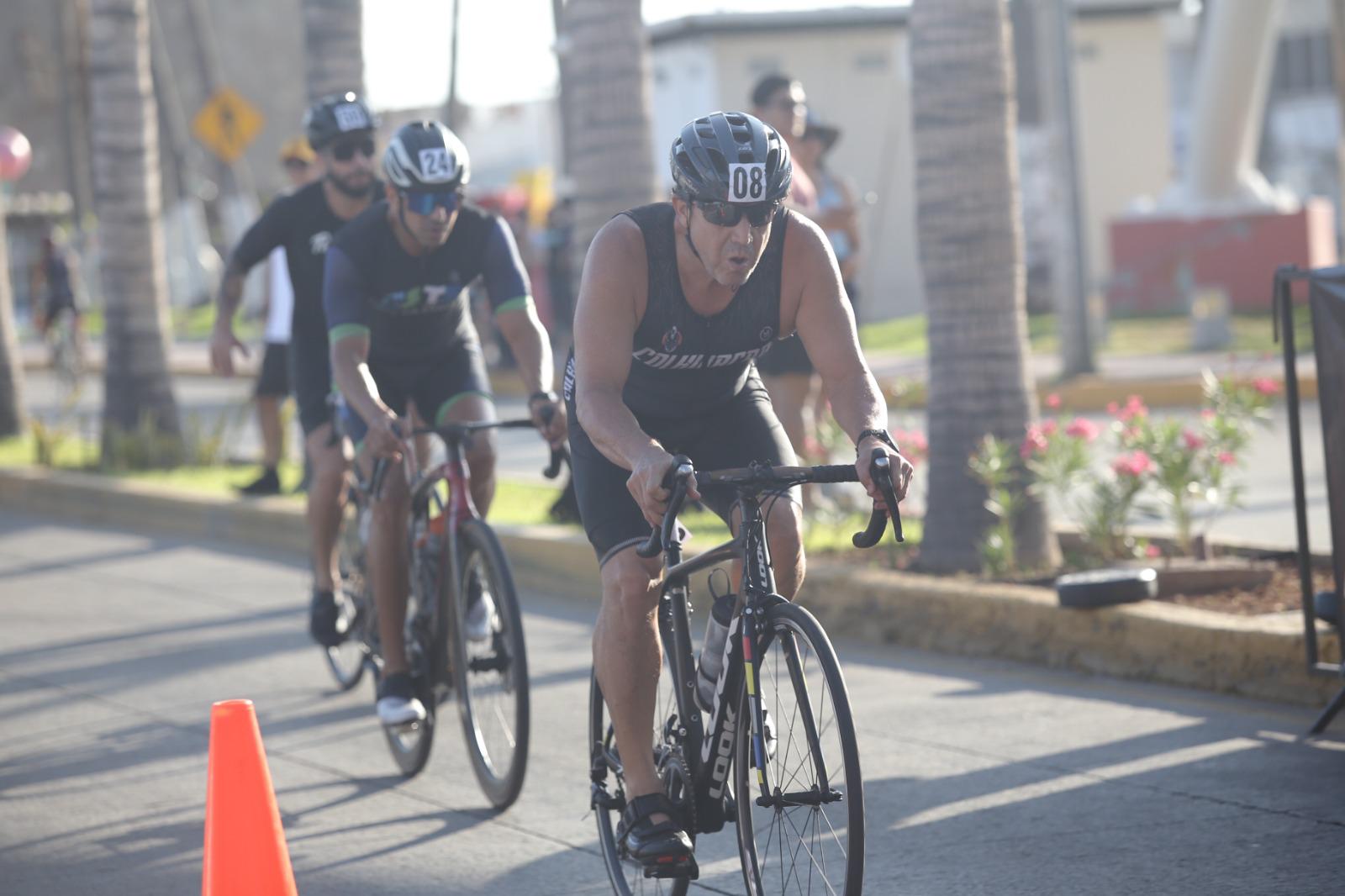 $!César Ortega y Daniela Córdova conquistan el Primer Triatlón Trimaz 2024