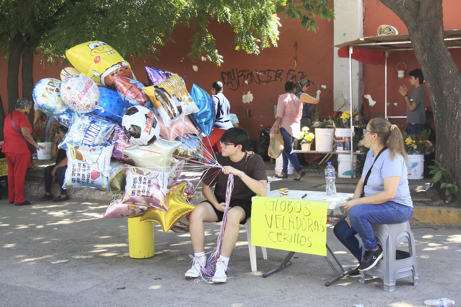 $!Comerciantes de Culiacán solicitan apoyo al Ayuntamiento por bajas ventas en Día de Muertos