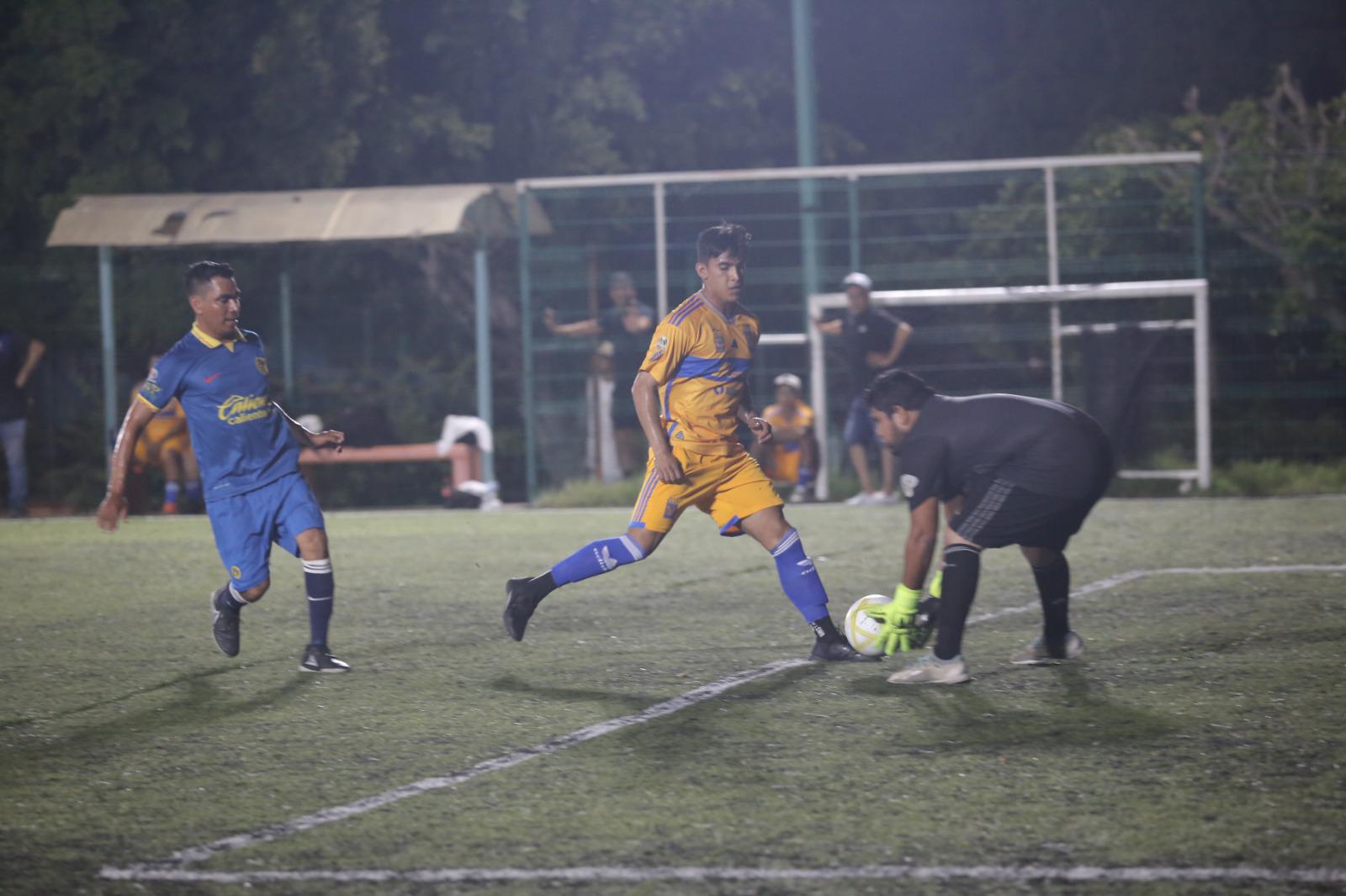 $!Familia Fajardo reafirma su pegada y es el campeón del Torneo Empresarial de la Burócrata