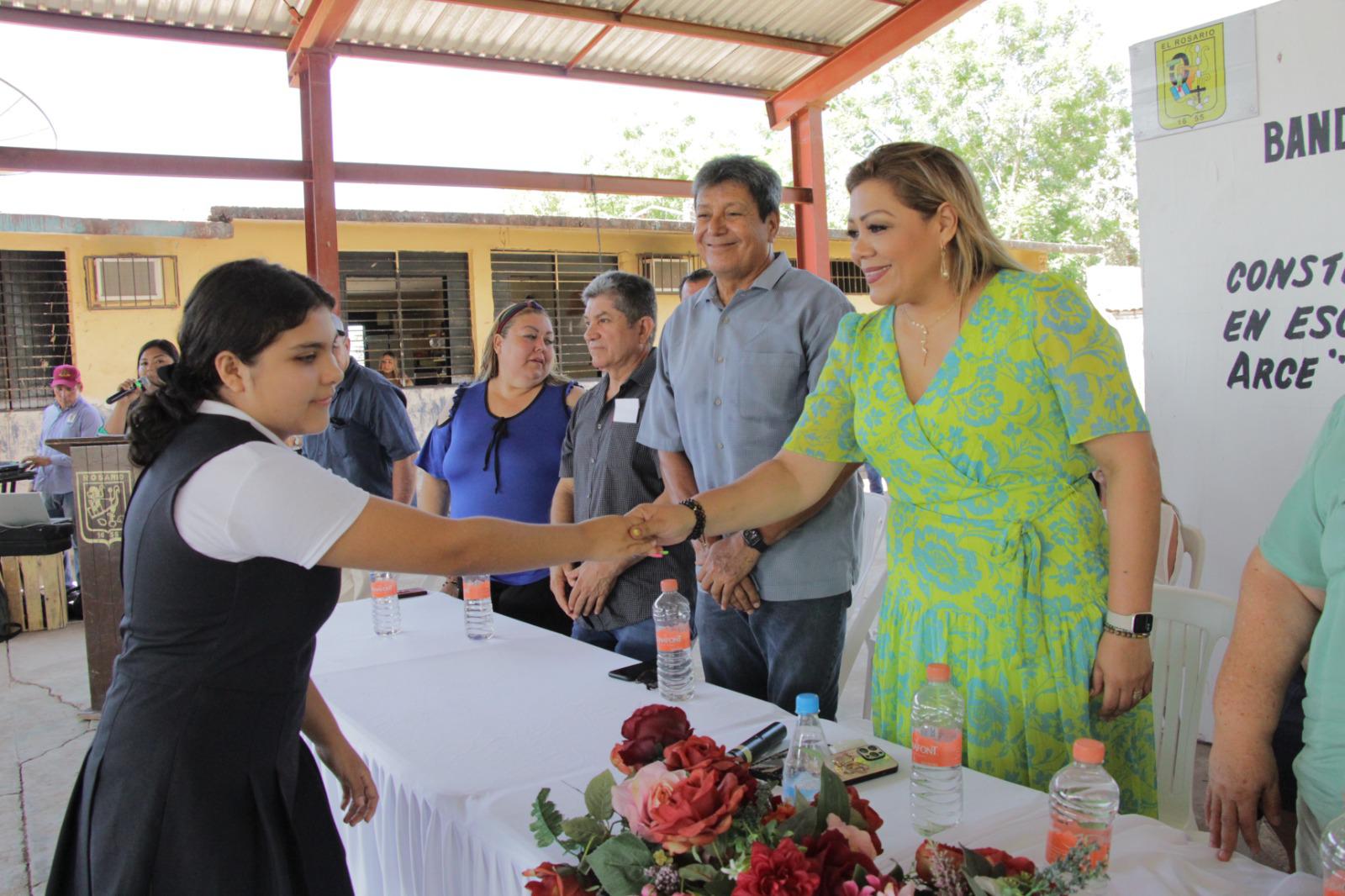 $!Dan banderazo de inicio de construcción de barda perimetral de secundaria en Potrerillos, Rosario