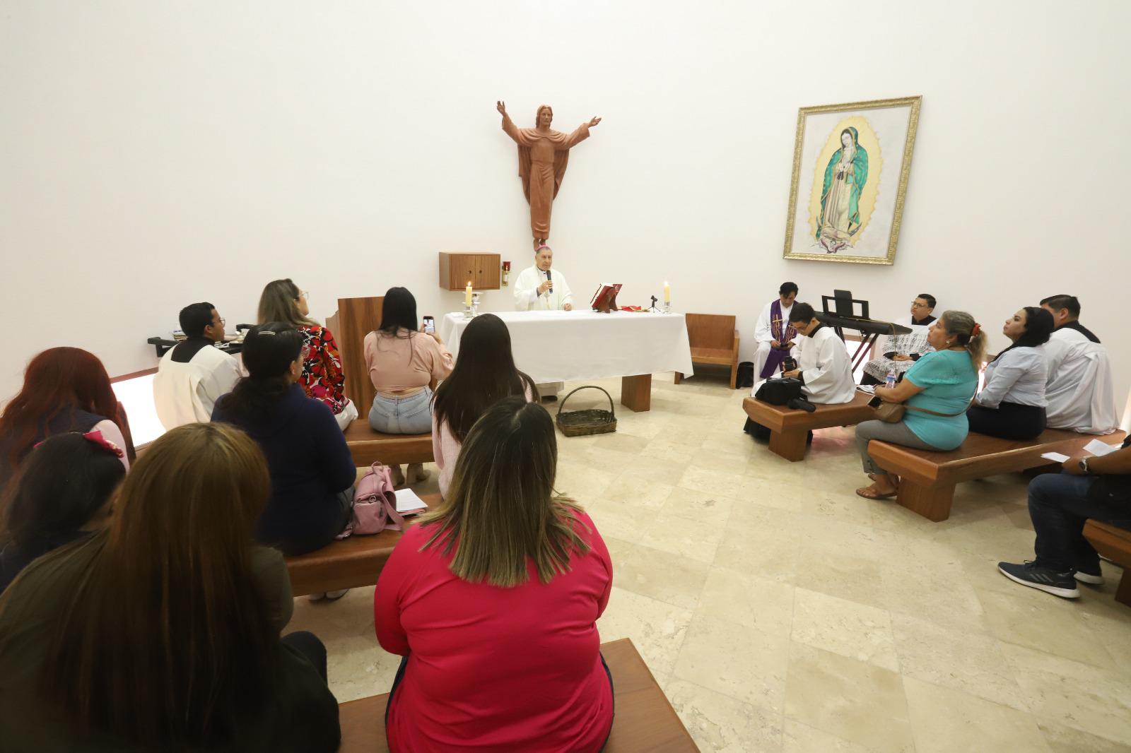 $!Bendice Obispo a directivos, donantes, personal, voluntarios, pacientes y familias del CRIT Mazatlán