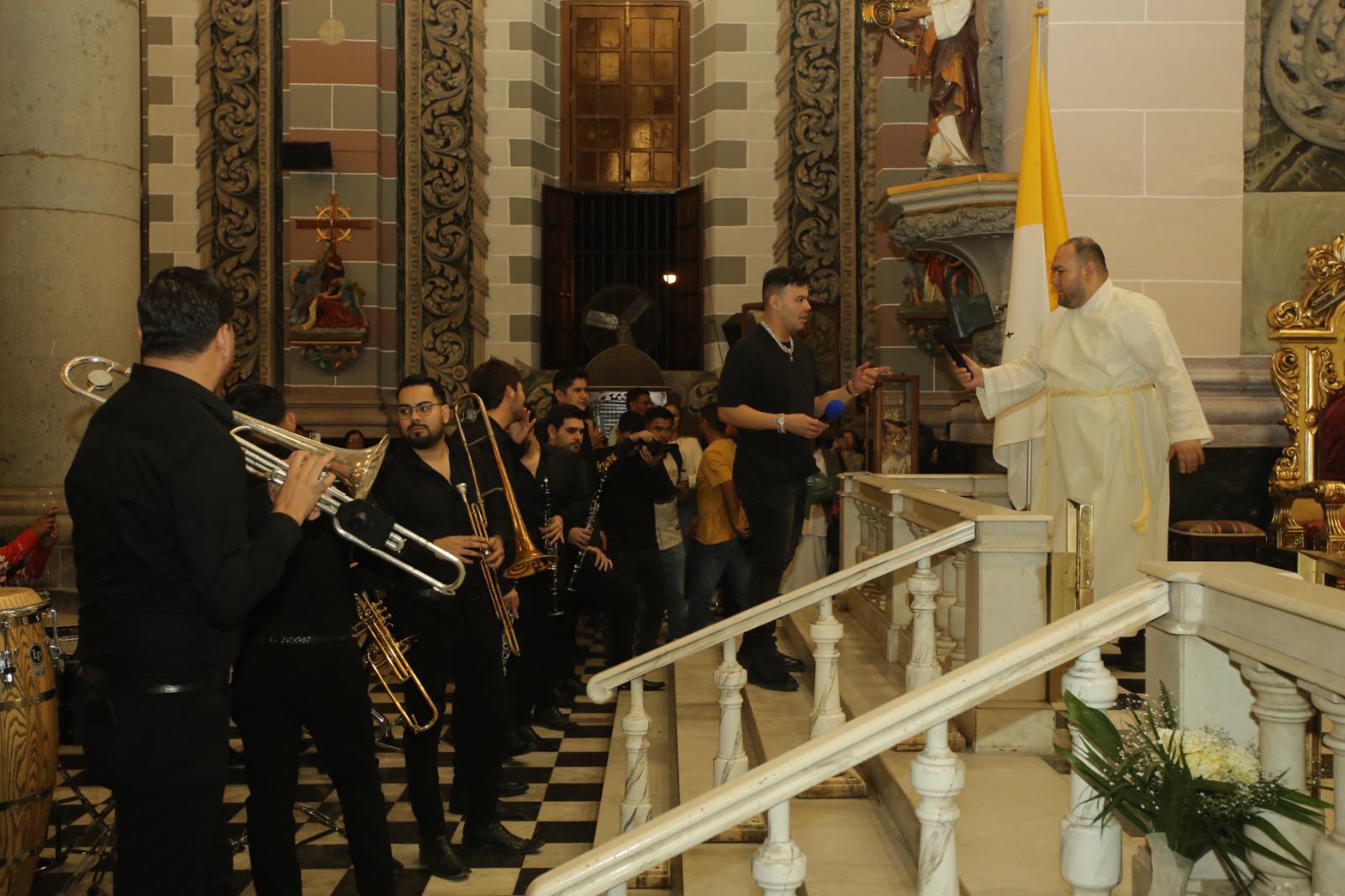 $!Canta ‘El Yaki’ Las Mañanitas a la Inmaculada Concepción