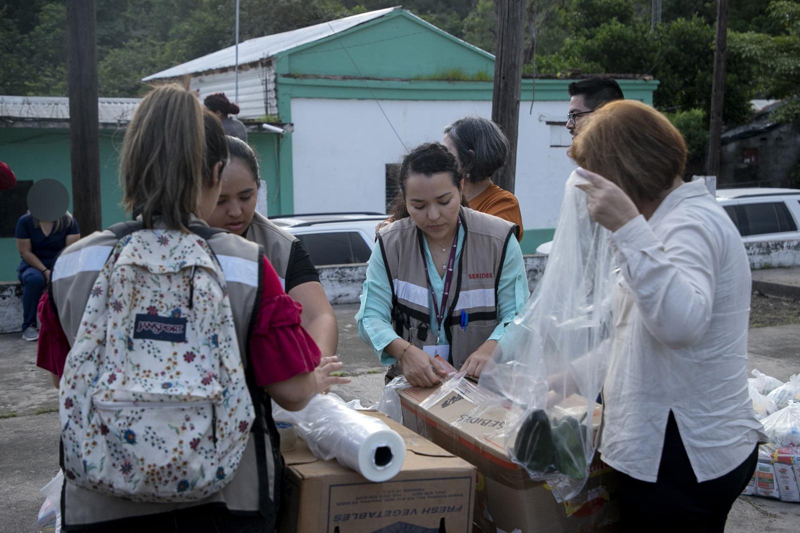 $!Autoridades estatales se reúnen con desplazados de Rosario tras jornada violenta