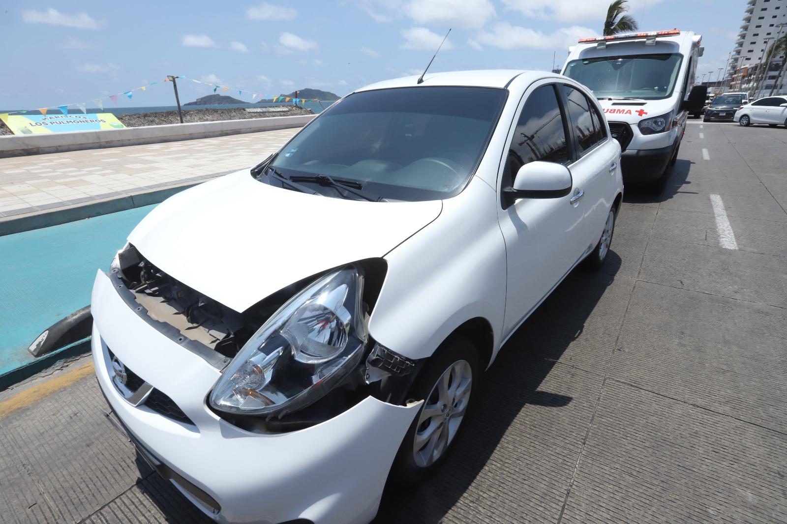 $!Maniobra de tráiler provoca carambola en la Avenida del Mar, en Mazatlán