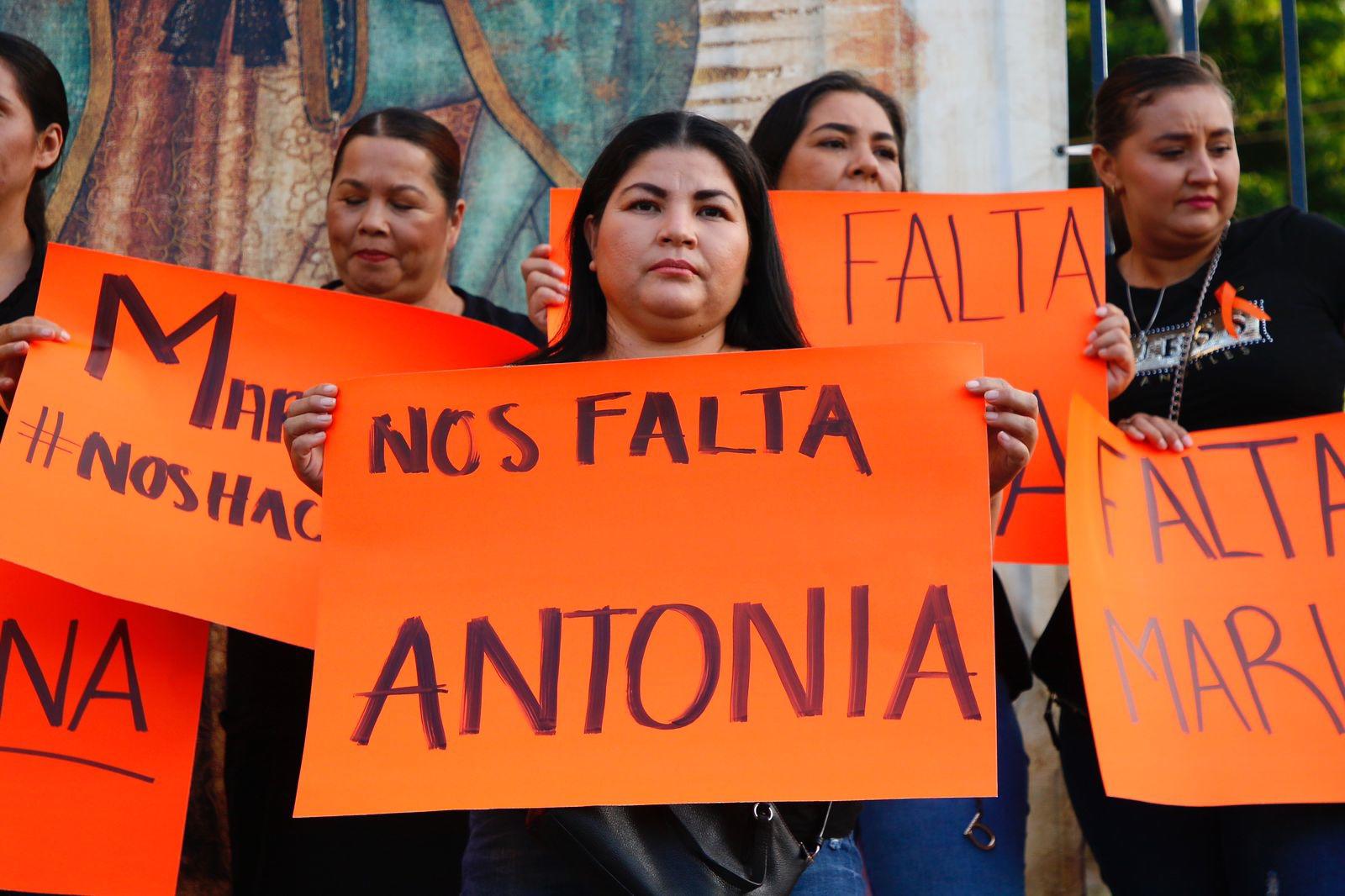 $!Mujeres de PAN, PRI y PRD marchan contra violencia de género en Culiacán