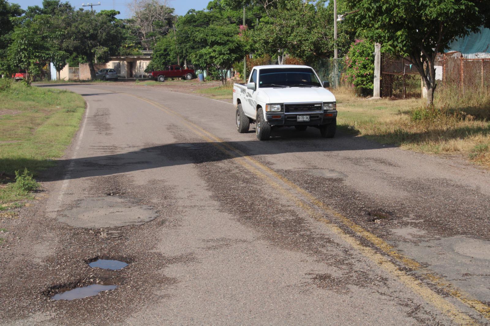 $!Carreteras estatales en Rosario están llenas de baches