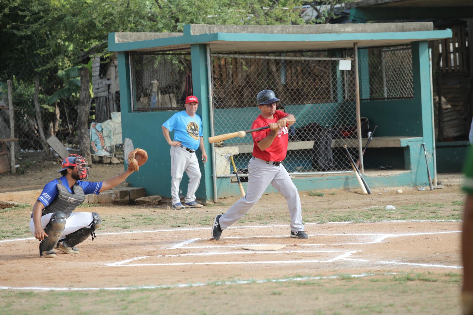 $!Hotel El Cid asume la cima de Liga Meseros al Bat