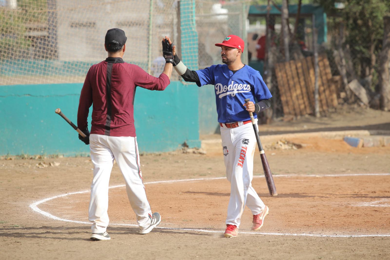 $!Turbiza no suelta la cima en Liga de Beisbol Meseros al Bat