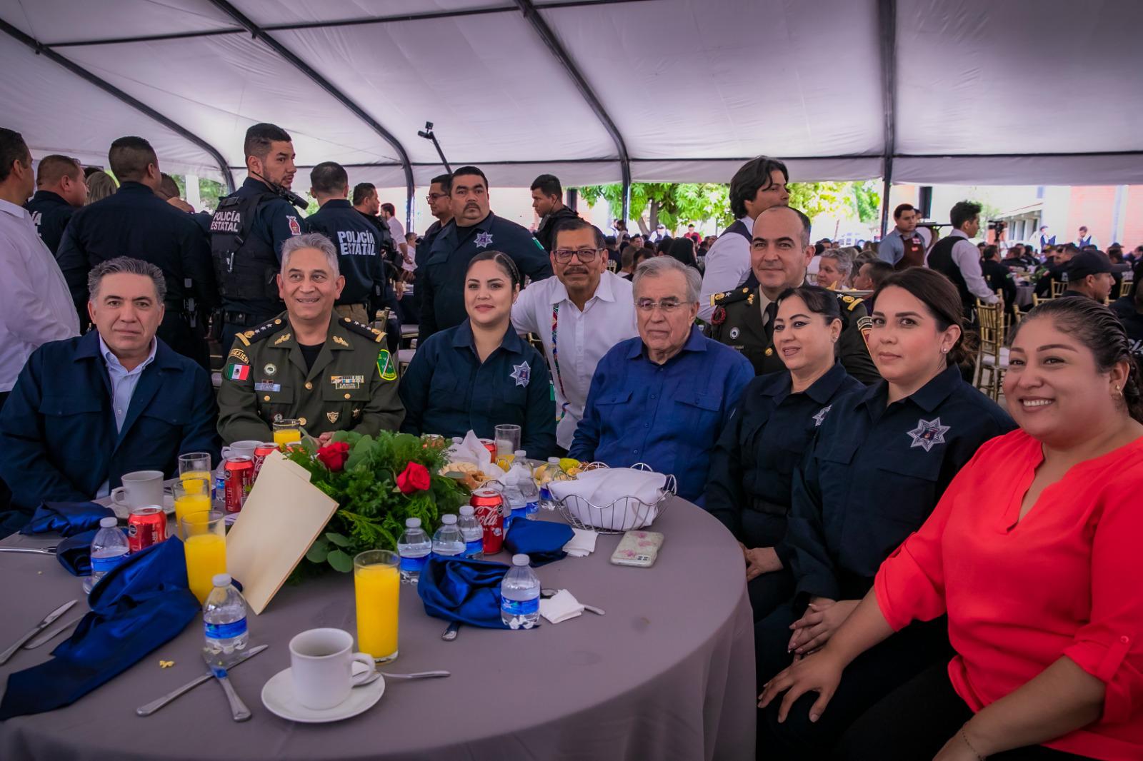 $!Festejan en Culiacán a los policías estatales en su día