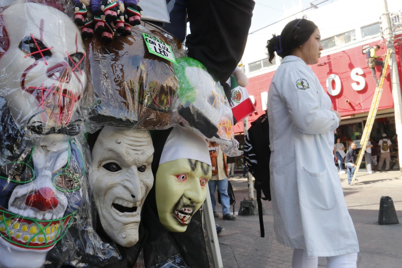 $!Prevén ambulantes del Centro de Culiacán nulas ganancias por ventas de Halloween