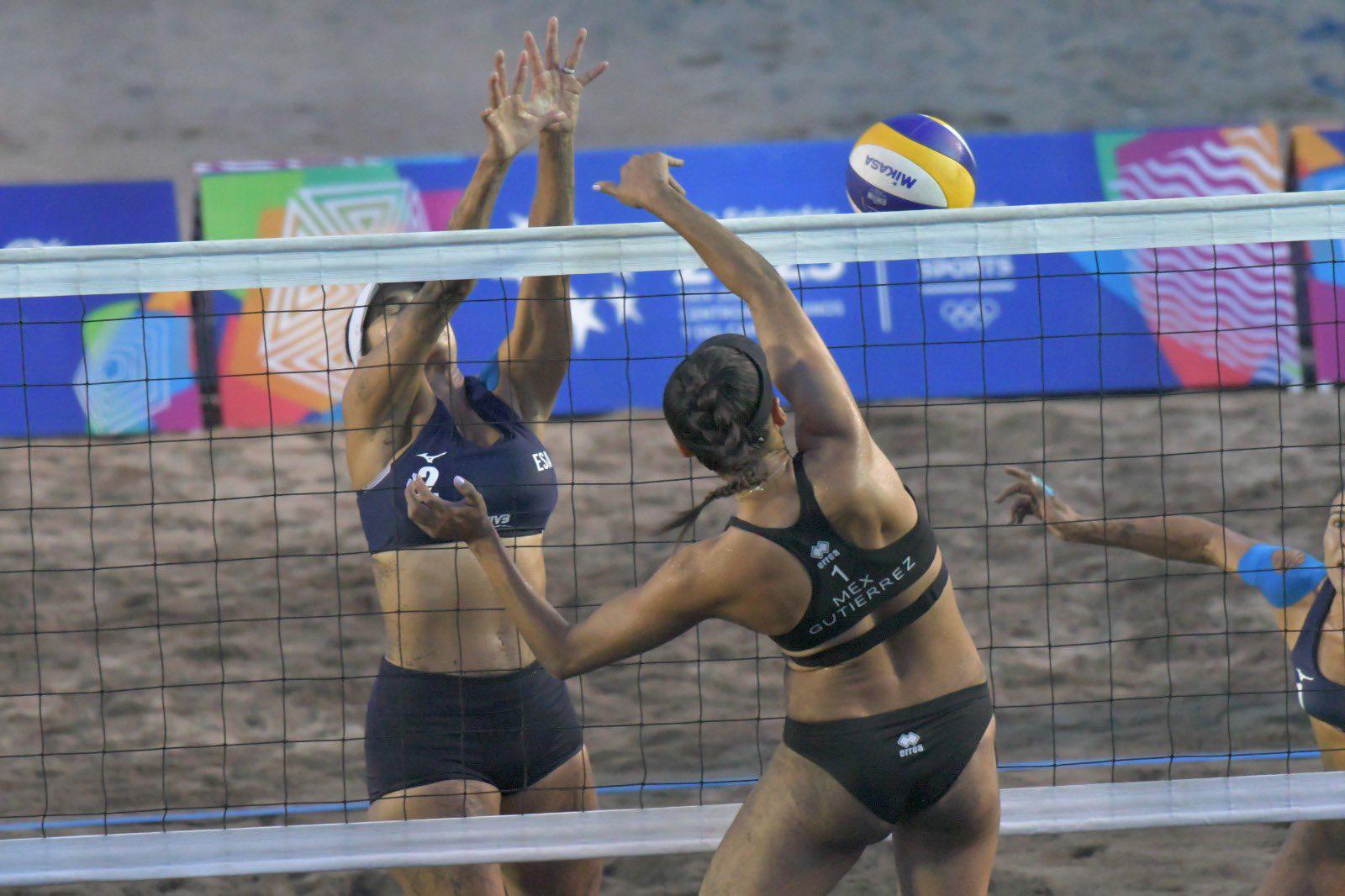 $!Sinaloense Abril Flores se instala en las semifinales del voleibol de playa