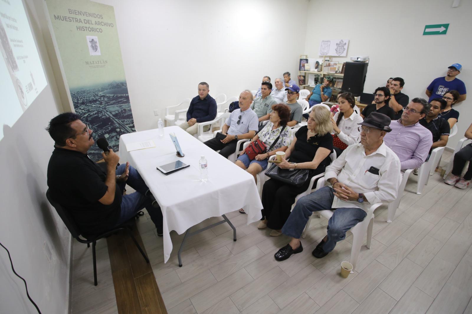 $!La charla se llevó a cabo en el Archivo Histórico de Mazatlán.