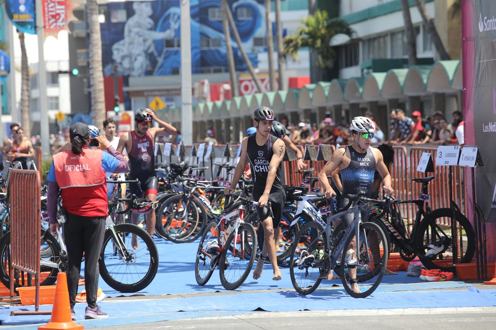 $!Confirma Aram Peñaflor su categoría en el puerto del Triatlón Internacional Astri-Redpetroil Mazatlán 2024